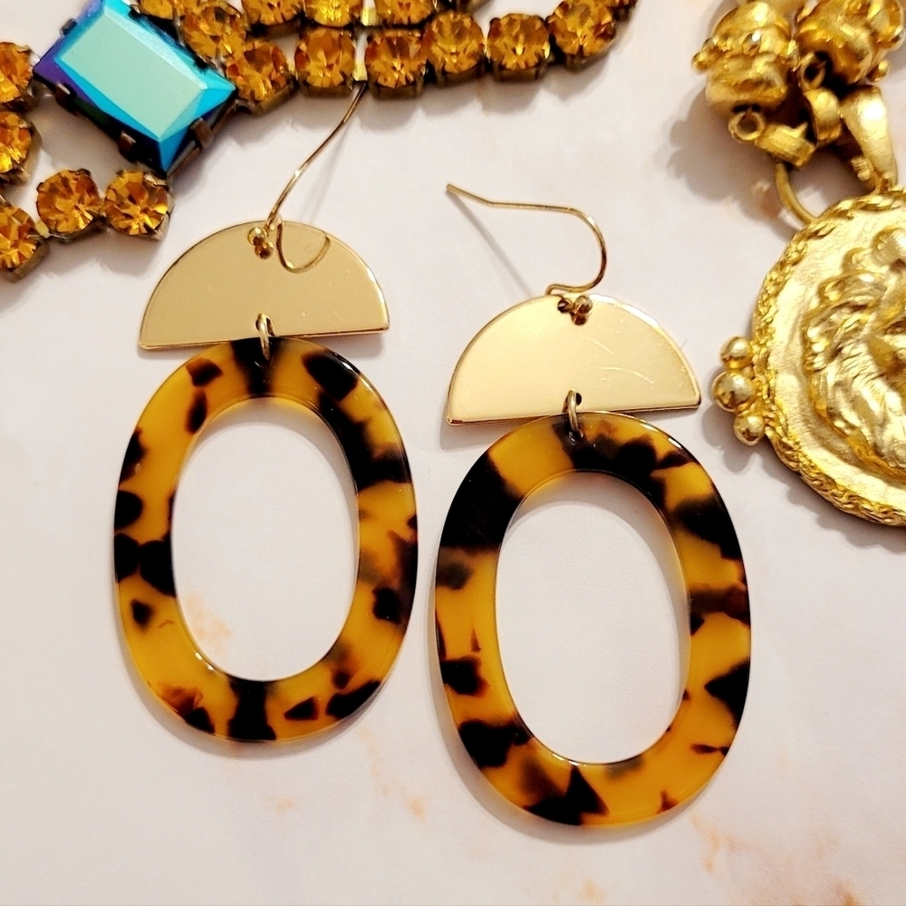 NWT Retro Oval Tortoise Shell Gold Half Moon Hoop Drop Earrings - Picture 6 of 9
